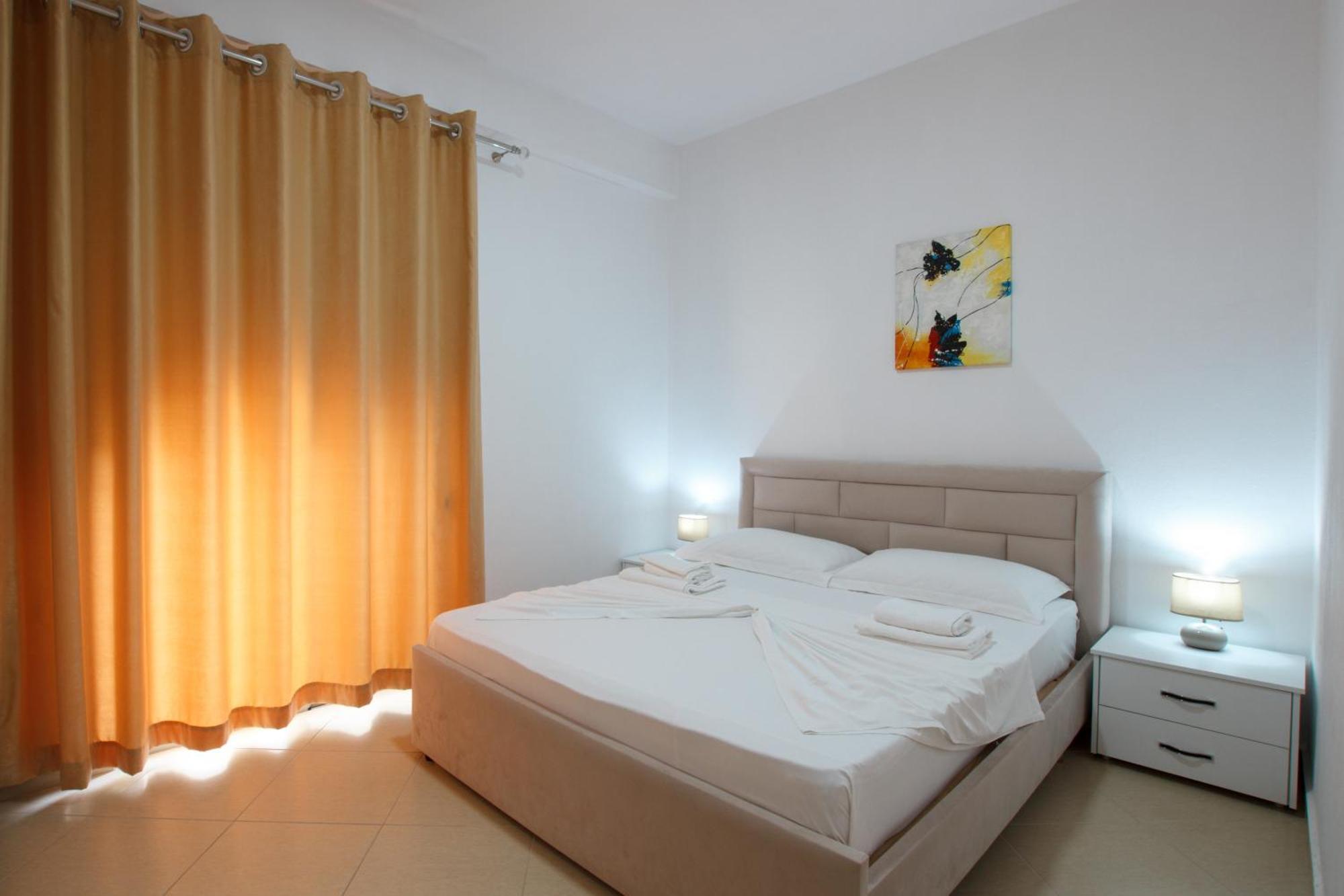 Grand Blue Aparthotel Sarandë 外观 照片