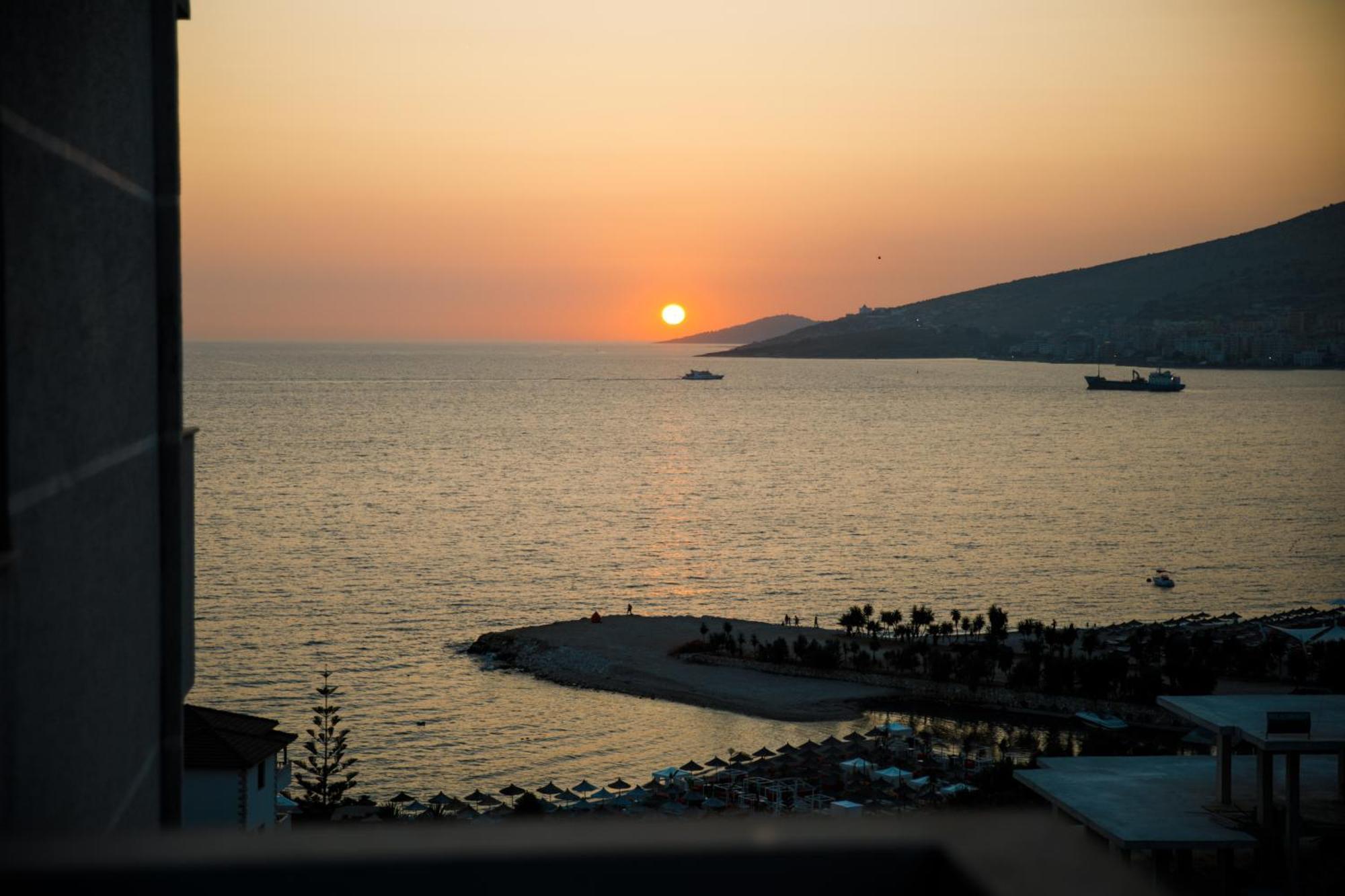 Grand Blue Aparthotel Sarandë 外观 照片