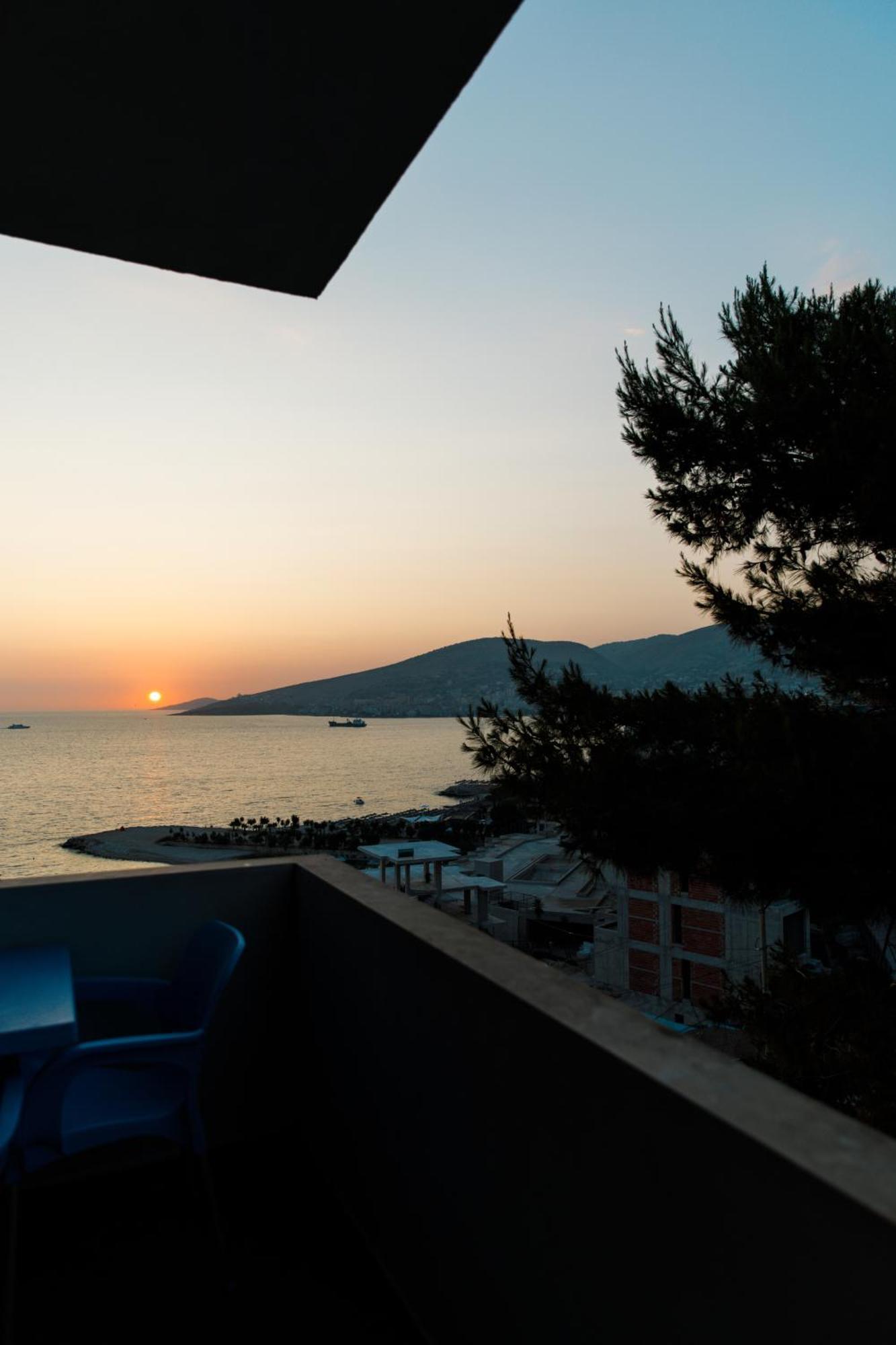 Grand Blue Aparthotel Sarandë 外观 照片
