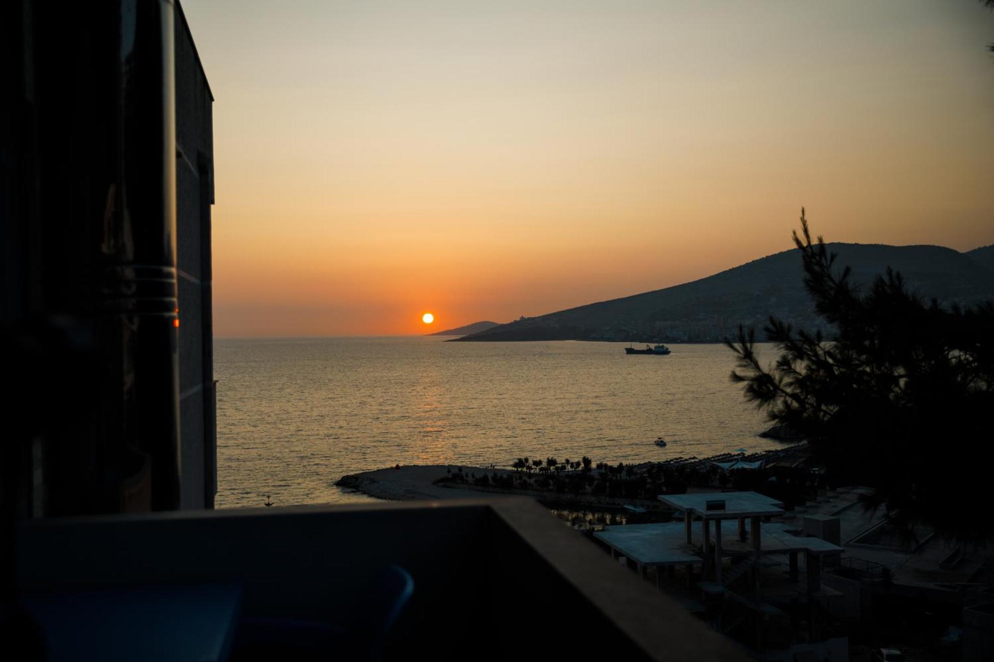 Grand Blue Aparthotel Sarandë 外观 照片